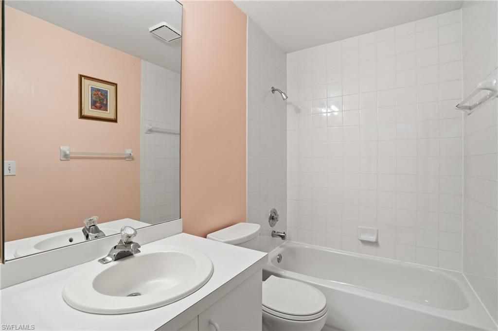5785 Trailwinds Dr, Unit 222, Fort Myers, FL 33907 Photo