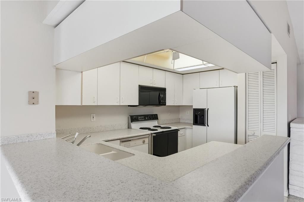 5785 Trailwinds Dr, Unit 222, Fort Myers, FL 33907 Photo