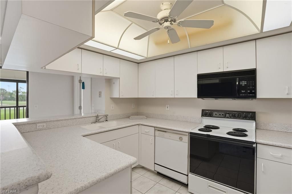 5785 Trailwinds Dr, Unit 222, Fort Myers, FL 33907 Photo