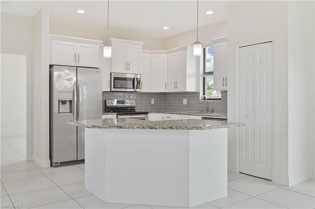 1102 NE 16th Pl, Cape Coral, FL 33909 Photo