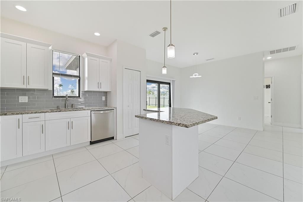 1102 NE 16th Pl, Cape Coral, FL 33909 Photo