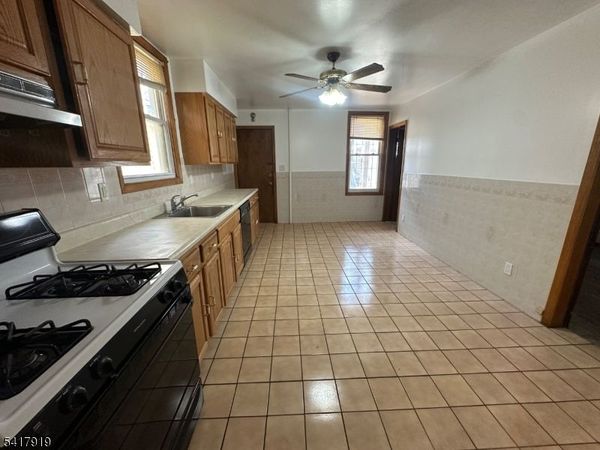 324 Court St, Elizabeth, NJ 07206