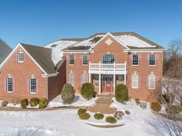 4 Heitz Ln, Hillsborough, NJ 08844