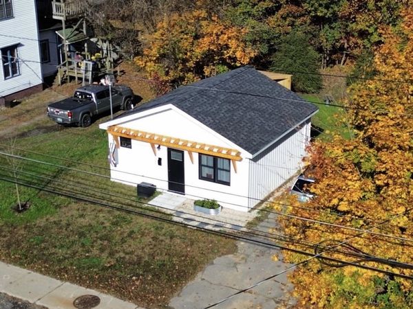 17 Henry Street, Rockingham, VT 05101