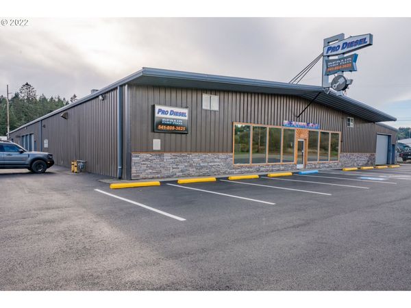 225 W LOCKHART AVE, Coos Bay, OR 97420