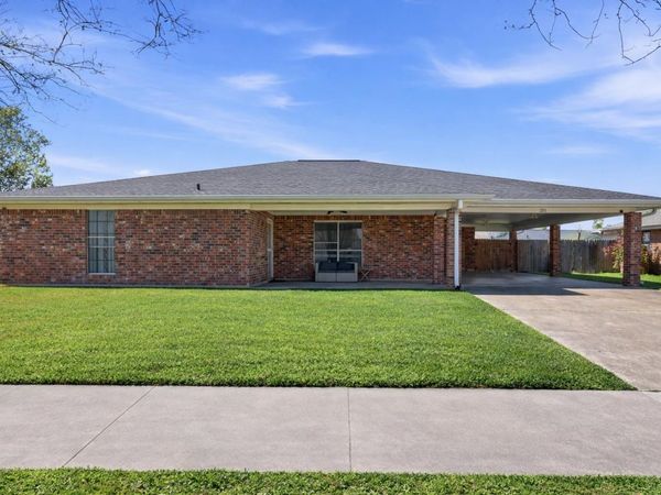 211 Melody Dr, Houma, LA 70363