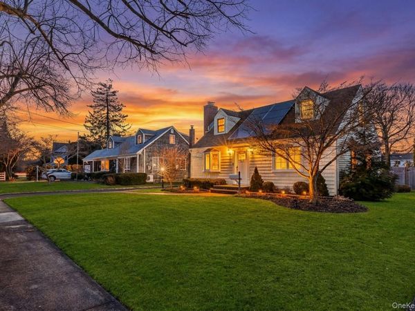 26 Bedell Place , Amityville, NY 11701