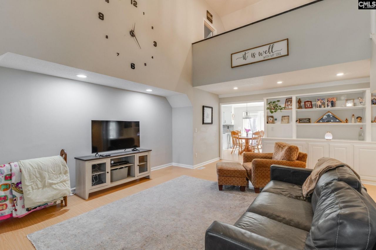 1337 Sunnyhill Drive Photo 6