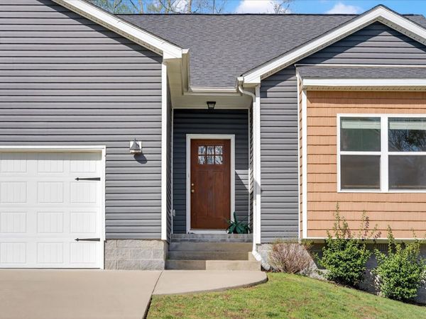 1384 Sussex Dr, Clarksville, TN 37042