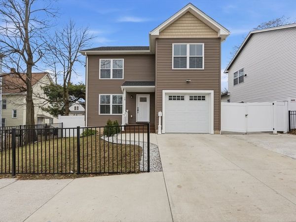 14 Crane St, Springfield, MA 01104