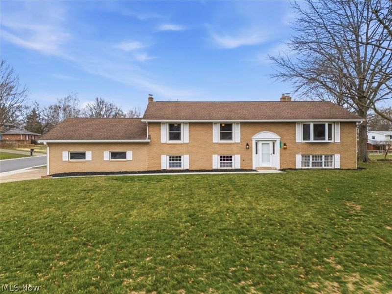 2425 Orchid Street NW, North Canton, OH 44720 Photo 2