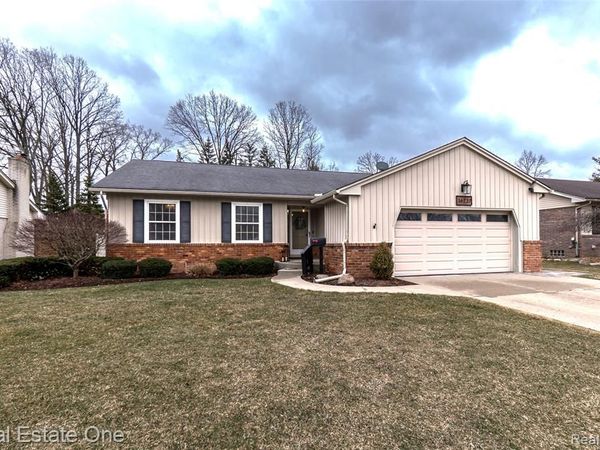 36237 Lyndon Street, Livonia, MI 48154