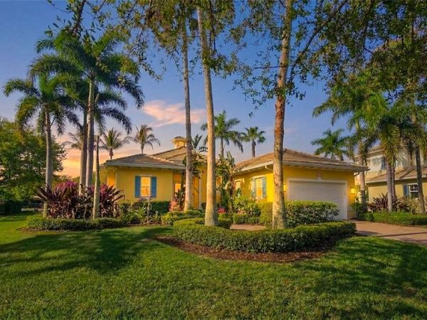 2815 Saint Barts Square, Vero Beach, FL 32967