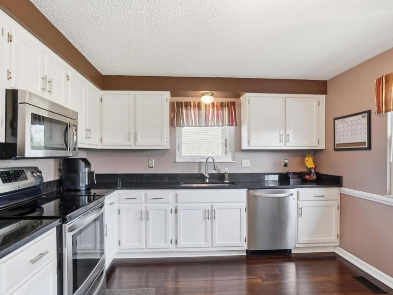 4990 Pegasus Court , Hilliard, OH 43026 Photo 10