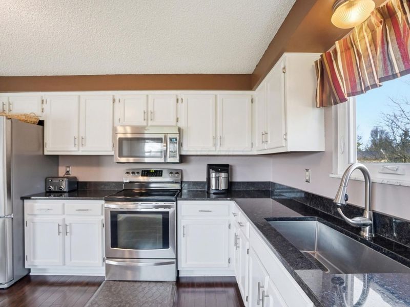 4990 Pegasus Court , Hilliard, OH 43026 Photo 11