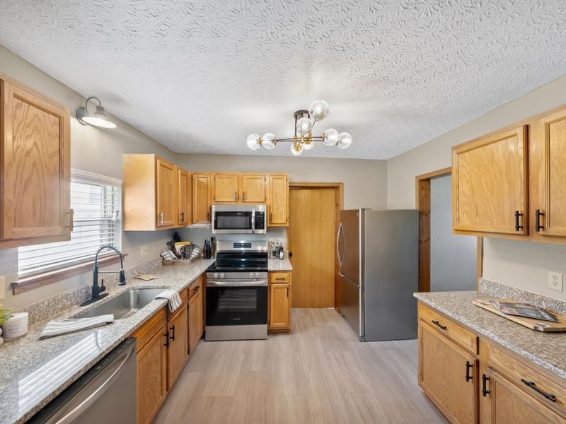 1905 Clifton Avenue , Columbus, OH 43219 Photo 8