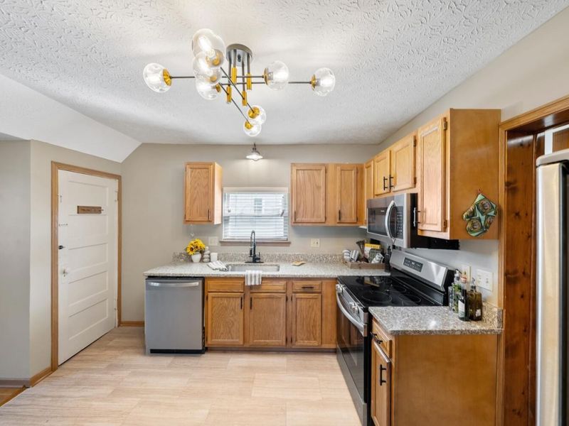 1905 Clifton Avenue , Columbus, OH 43219 Photo 9