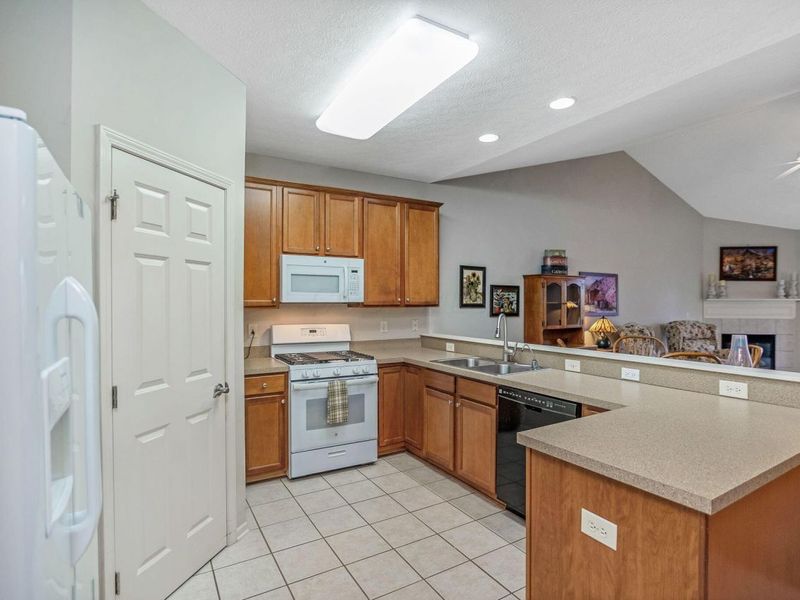 193 Pebble Creek Drive , Pataskala, OH 43062 Photo 5