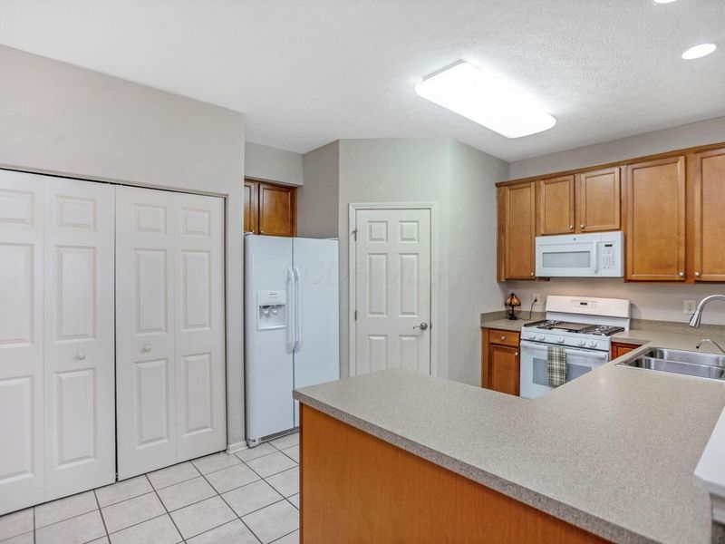 193 Pebble Creek Drive , Pataskala, OH 43062 Photo 6