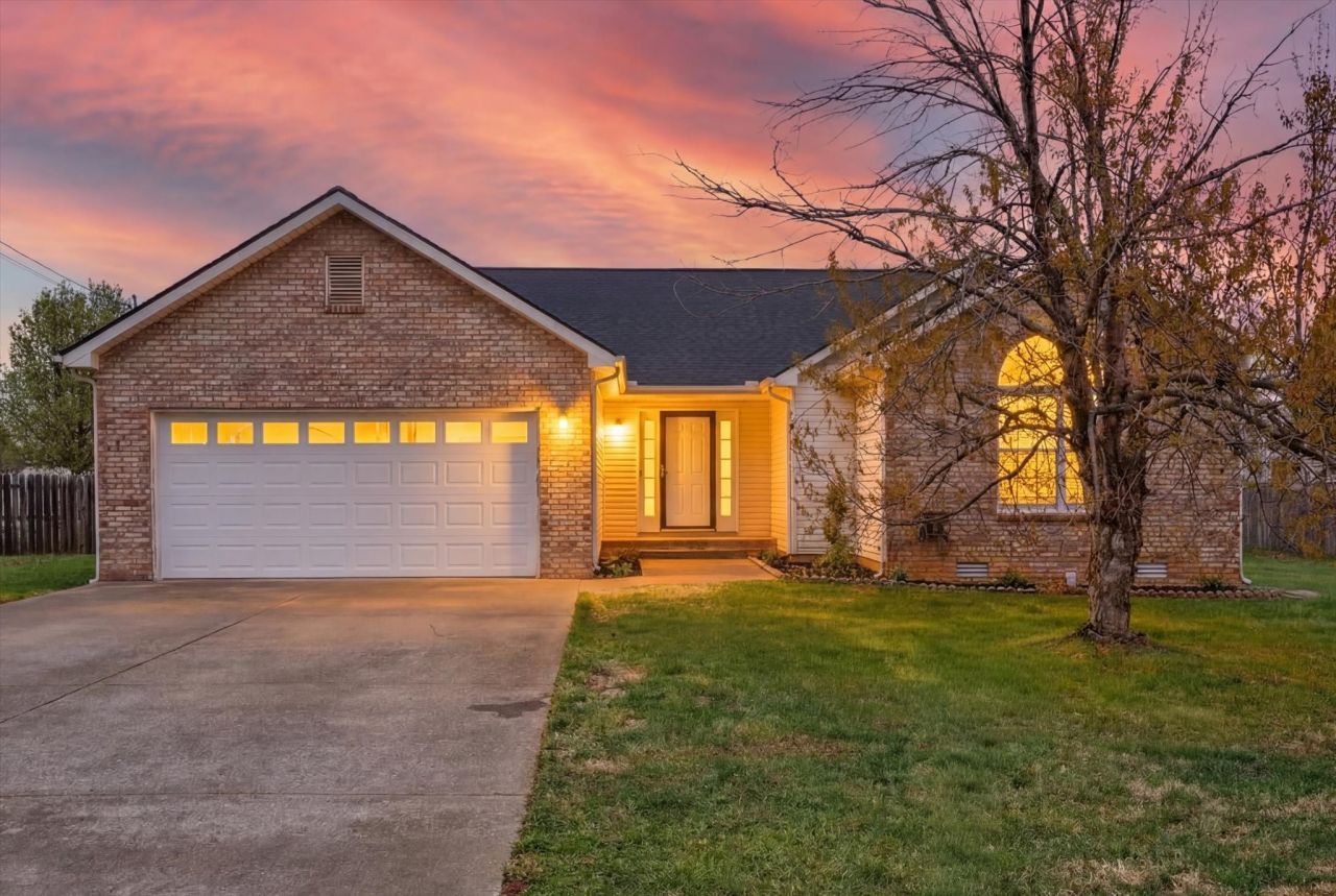 907 Tudor Ln, Clarksville, TN 37042 Main Photo