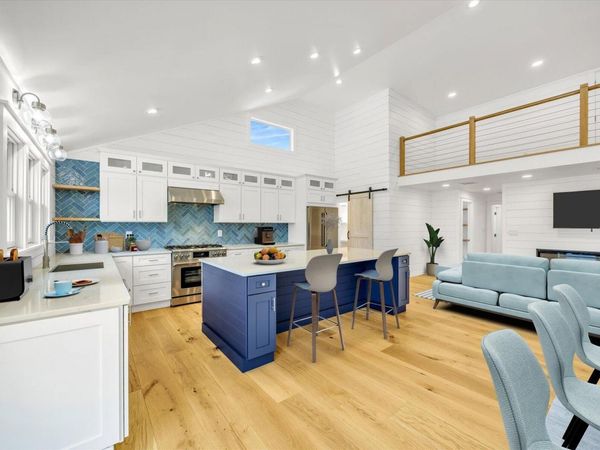 531 Menauhant Road , Teaticket, MA 02536