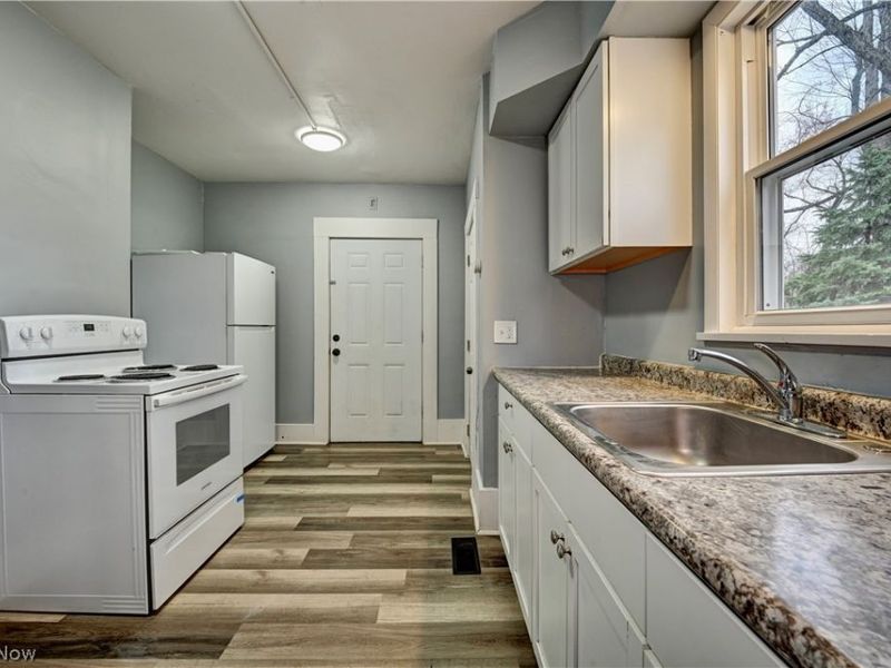 994 Perry Avenue, Barberton, OH 44203 Photo 12