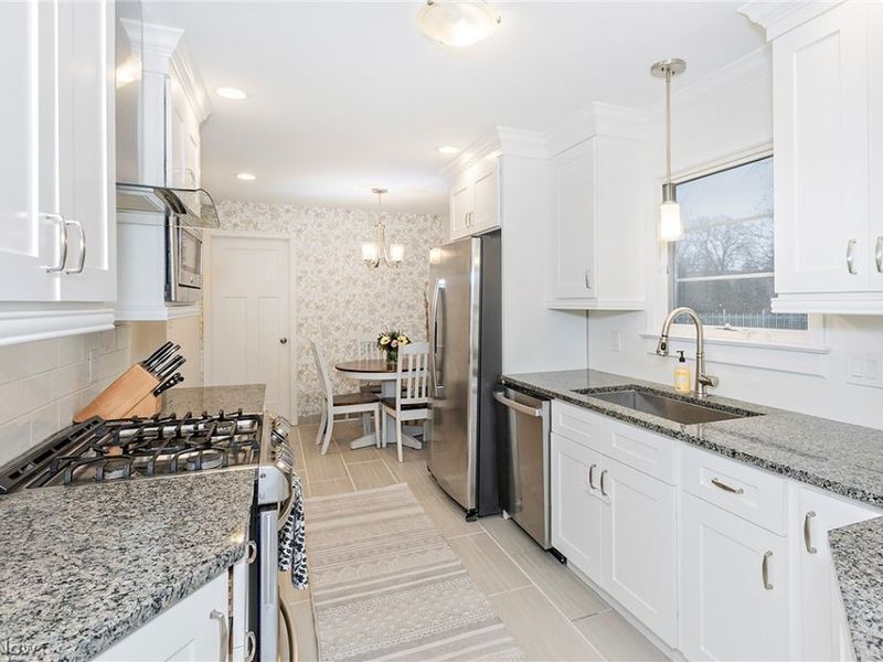 16237 Forest Hills Boulevard, Cleveland Heights, OH 44112 Photo 14