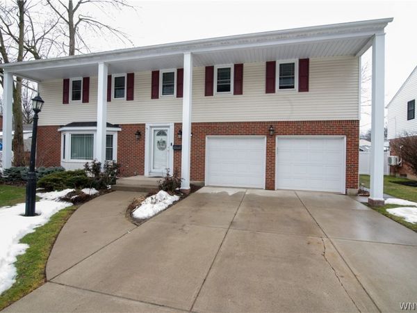 42 Carriage Circle, Williamsville, NY 14221