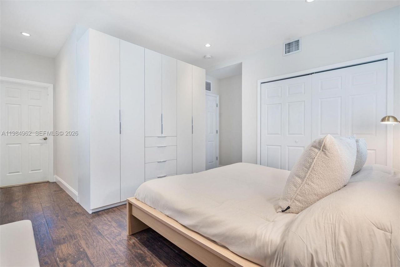 920 SW 9th St, Miami, FL 33130 Photo