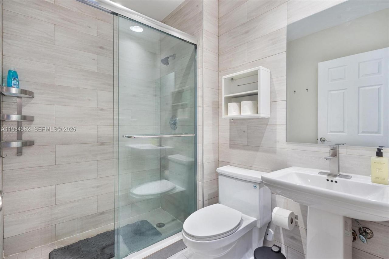 920 SW 9th St, Miami, FL 33130 Photo