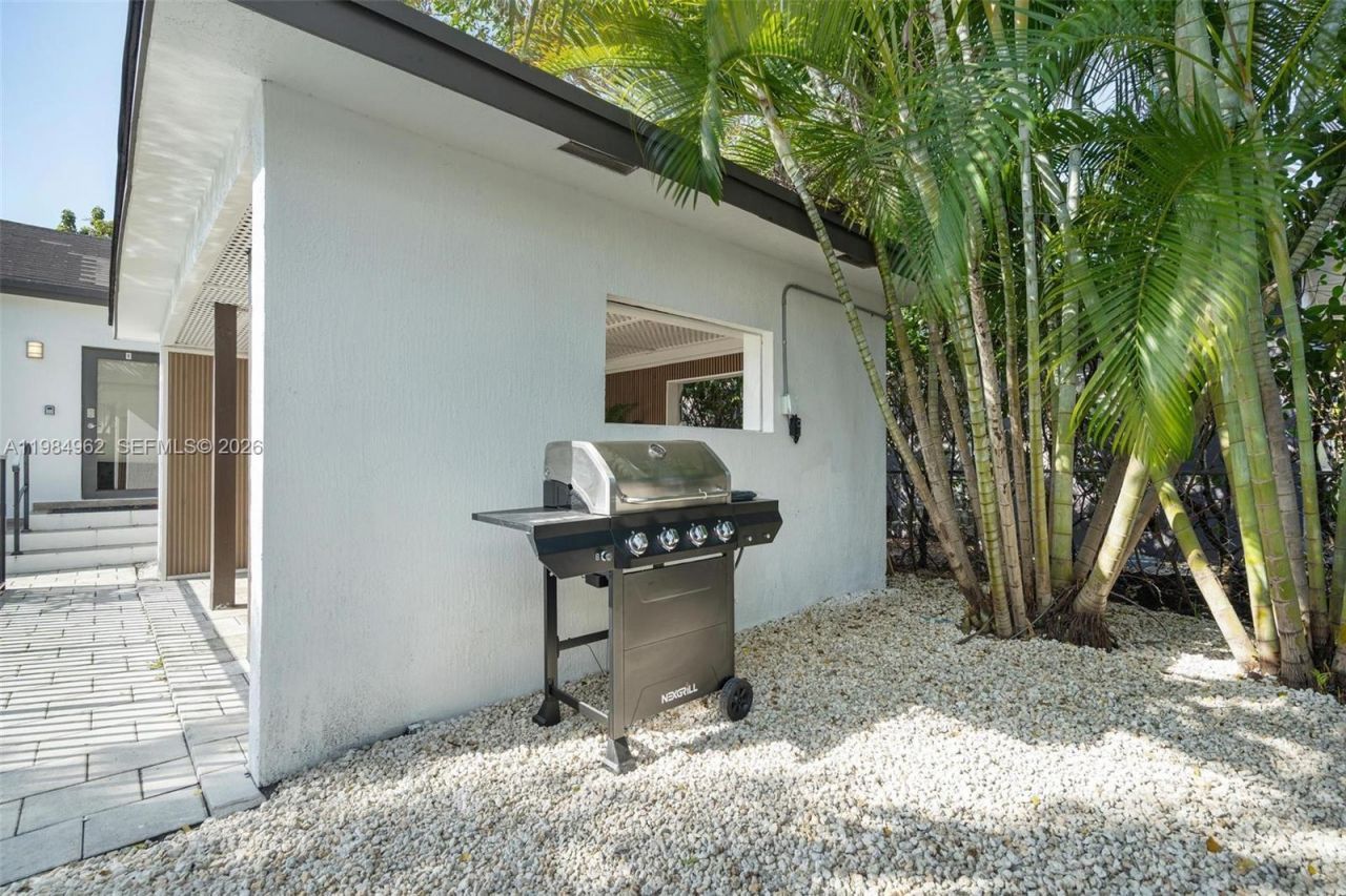 920 SW 9th St, Miami, FL 33130 Photo