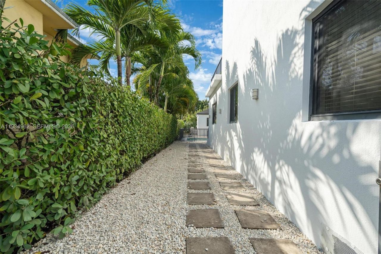 920 SW 9th St, Miami, FL 33130 Photo