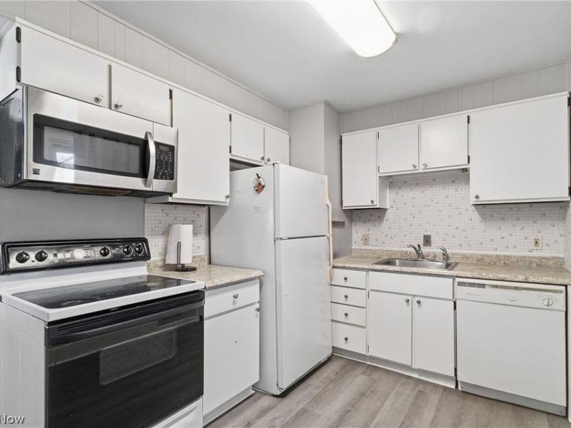 282 Schrop Avenue, Akron, OH 44312 Photo 3