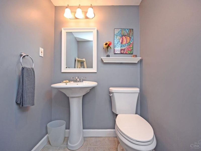 5722 Kroegermount Drive, Cincinnati, OH 45239 Photo 32