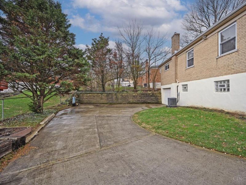 5722 Kroegermount Drive, Cincinnati, OH 45239 Photo 36