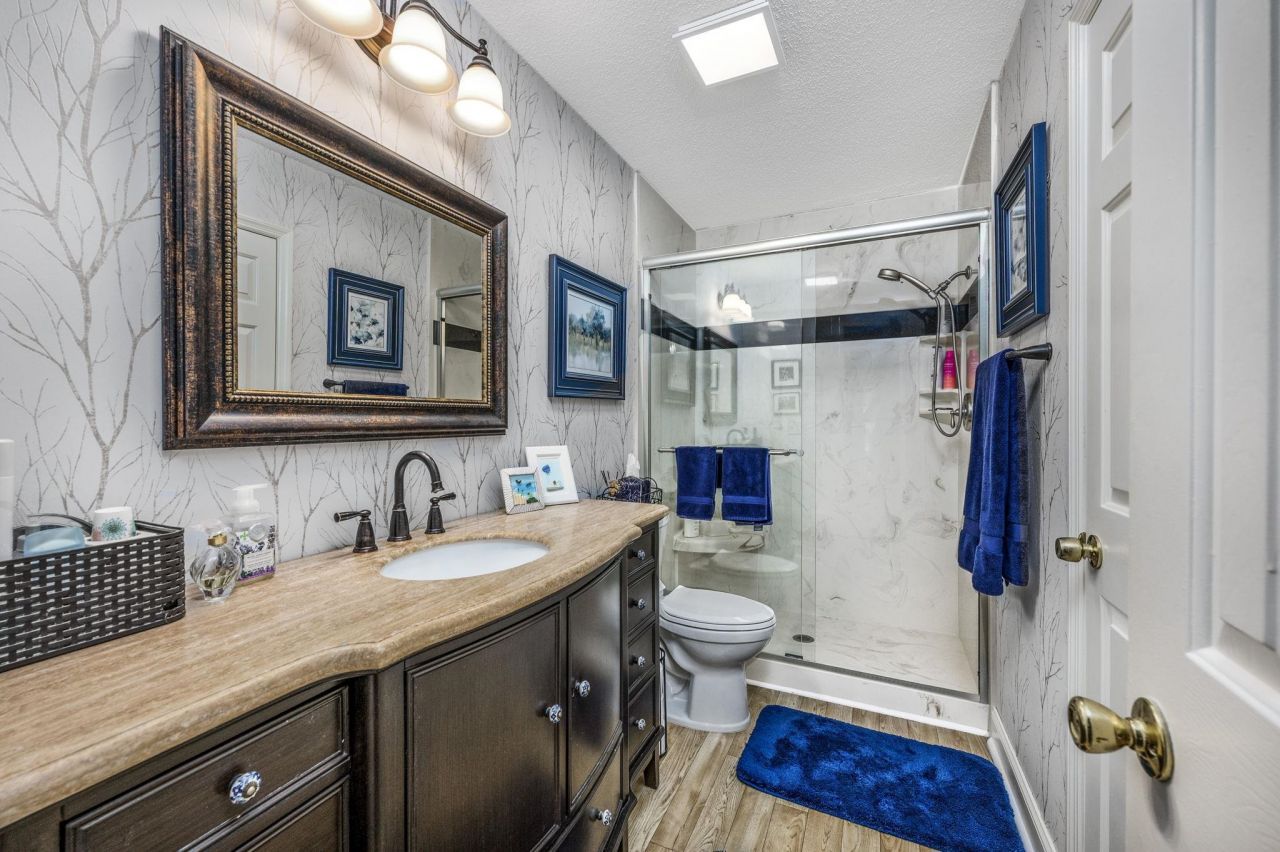 870 Fairway Dr. Photo 18