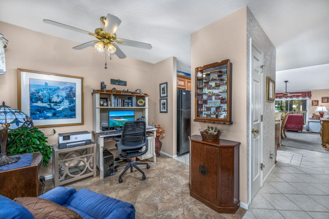 870 Fairway Dr. Photo 6