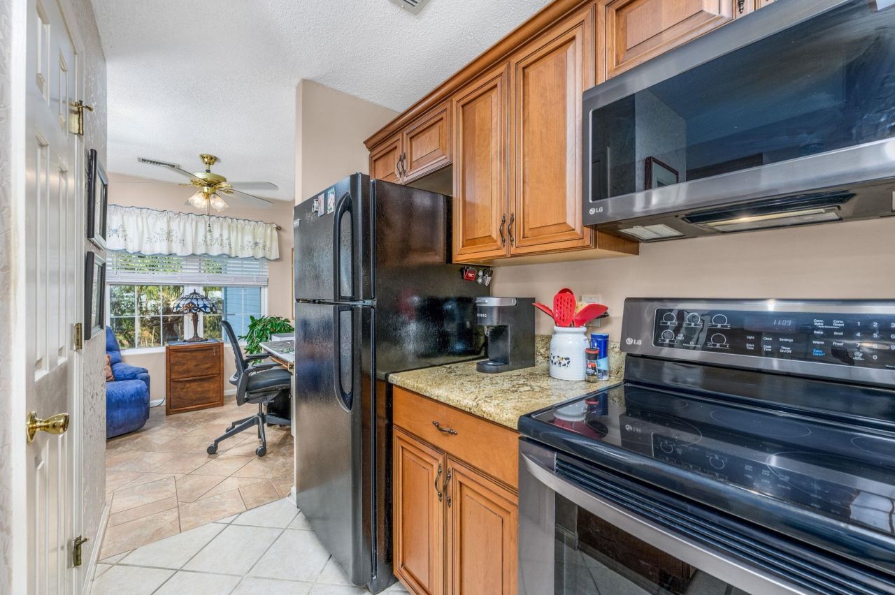 870 Fairway Dr. Photo 8