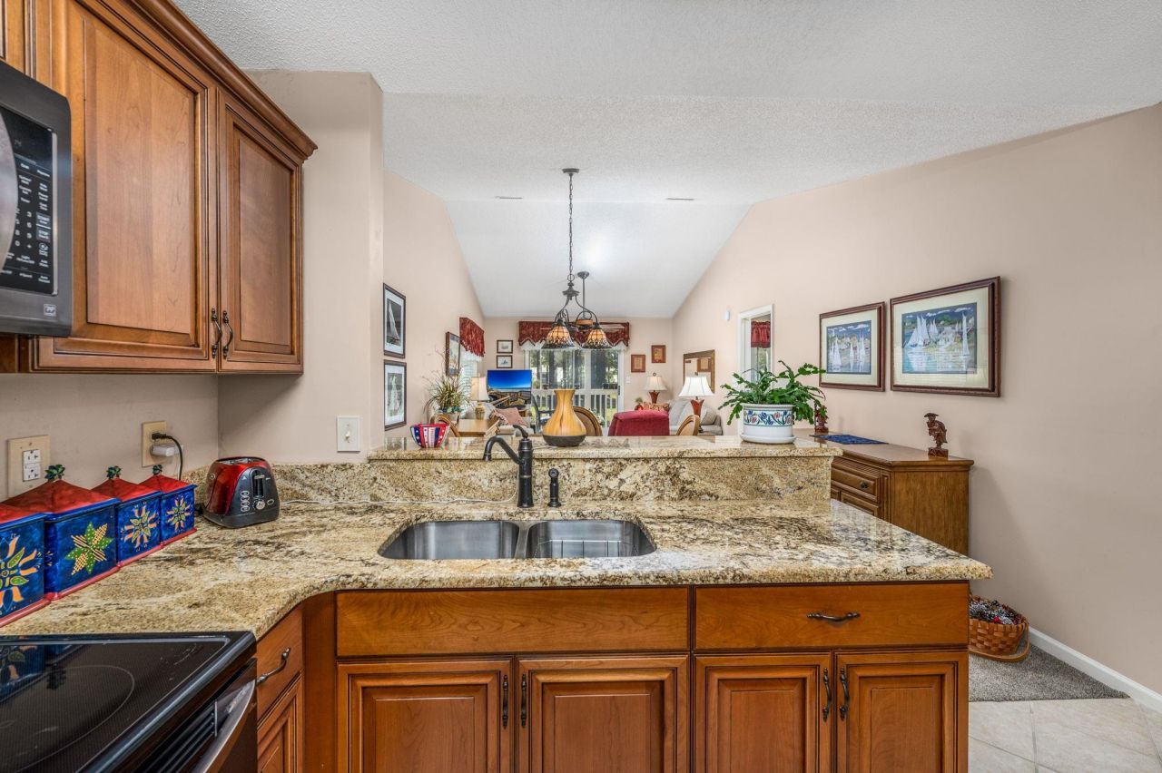 870 Fairway Dr. Photo 9