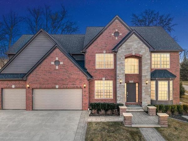 3890 Macaw Drive, Troy, MI 48083