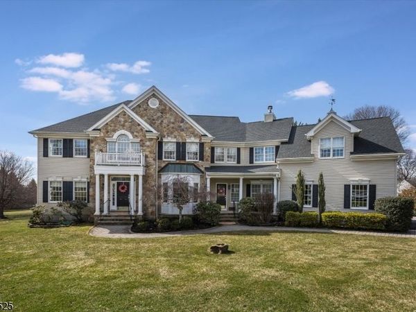 6 MacDougall Ct, Chester, NJ 07930