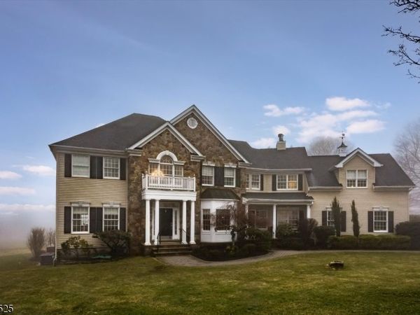 6 MacDougall Ct, Chester, NJ 07930