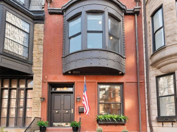 41 E Elm Street, Chicago, IL 60611