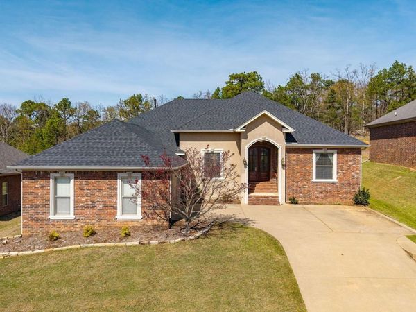 24 Basswood Terrace , Maumelle, AR 72113