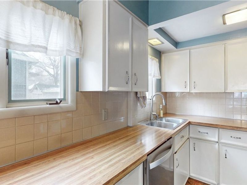 1940 Falls Avenue, Cuyahoga Falls, OH 44223 Photo 9