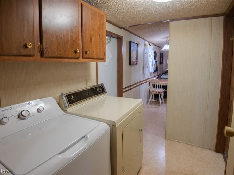 708 Country Pines Drive SW, Warren, OH 44481 Photo 11