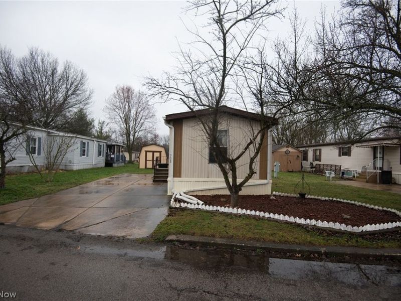 708 Country Pines Drive SW, Warren, OH 44481 Photo 13