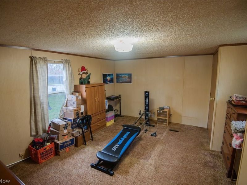 708 Country Pines Drive SW, Warren, OH 44481 Photo 9