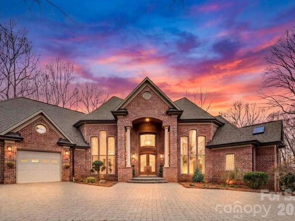 1043 Rolling Green Drive, Newton, NC 28658