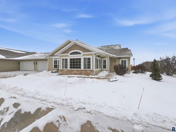 5537 E Eastbridge Pl, Sioux Falls, SD 57110